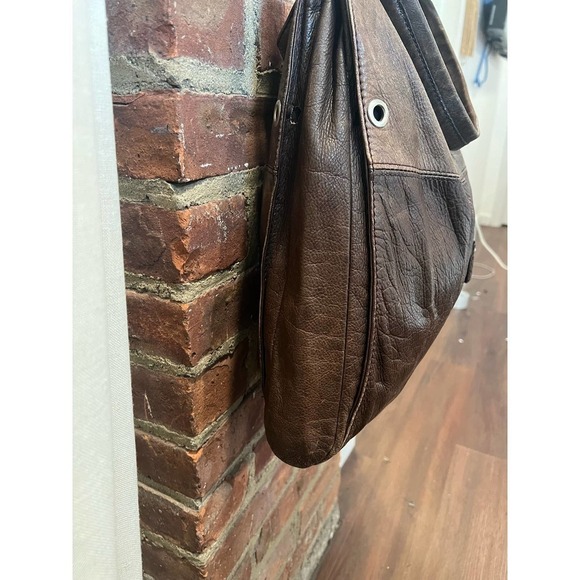 Italian Large Leather Shoulder Bag - Picture 6 of 15